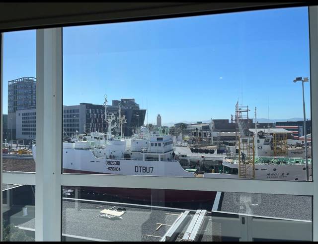 315M² OFFICE TO LET IN WATERFRONT
